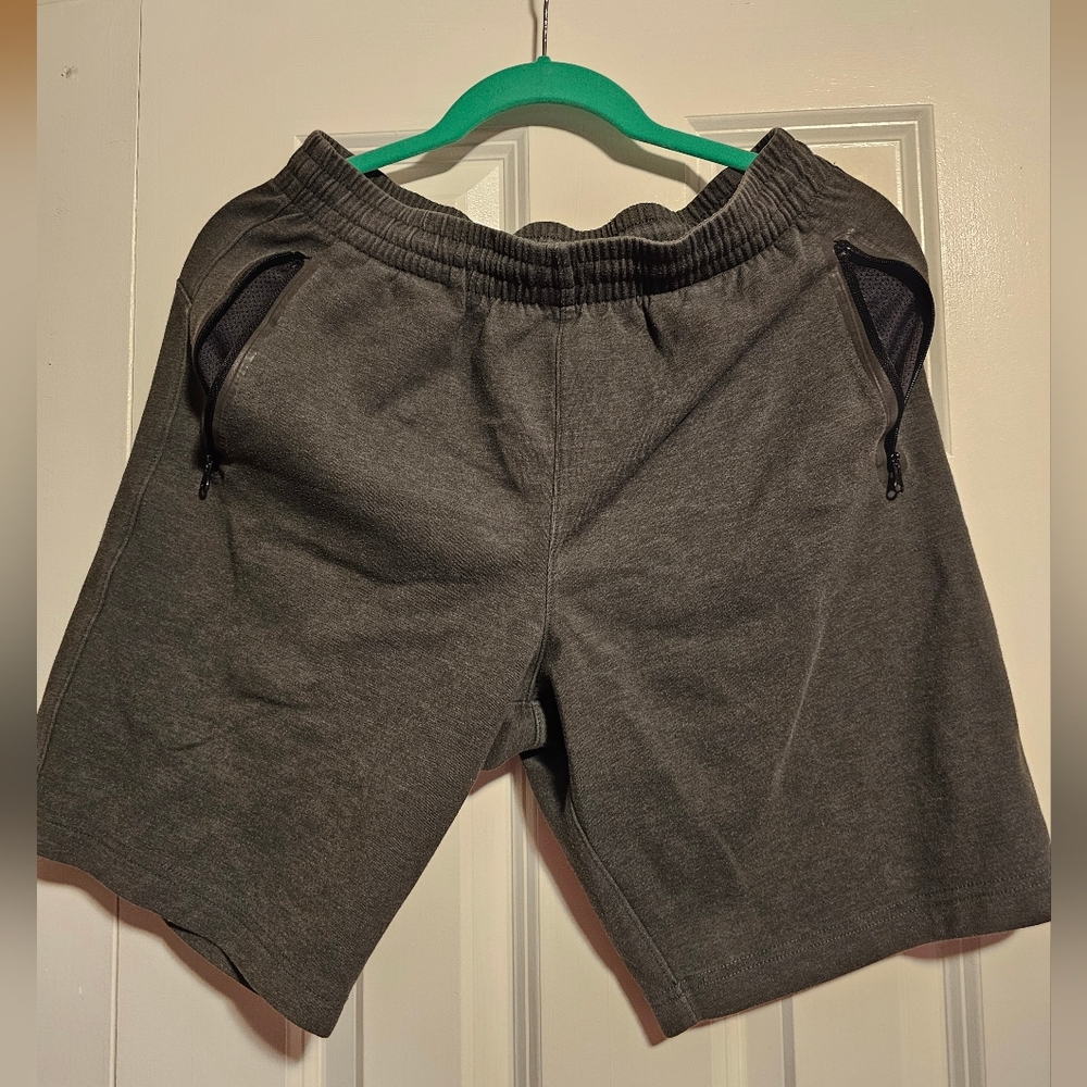 Old Navy Men's Active Dynamic Fleece Charcoal Athletic Shorts W/ Zipper Pockets